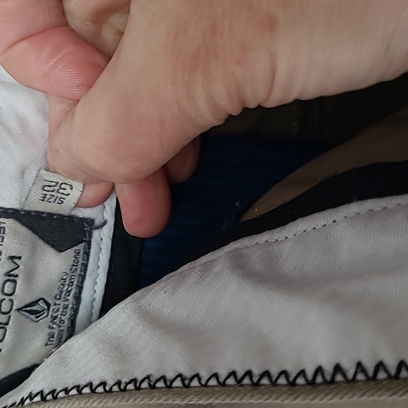 Mens Volcom Shorts | Size 32 | Beige - Picture 5 of 8